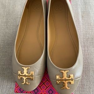 Tory Burch Everly Ballet in French Gray